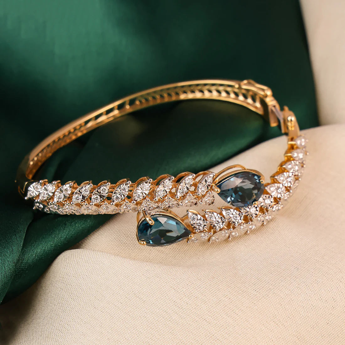 Diamond Bangle (I/J-SI)