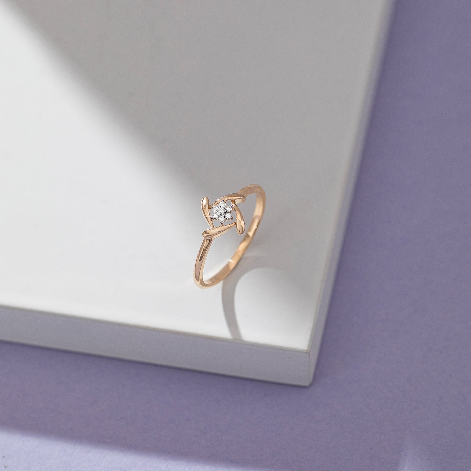Swirly Shine Diamond Ring