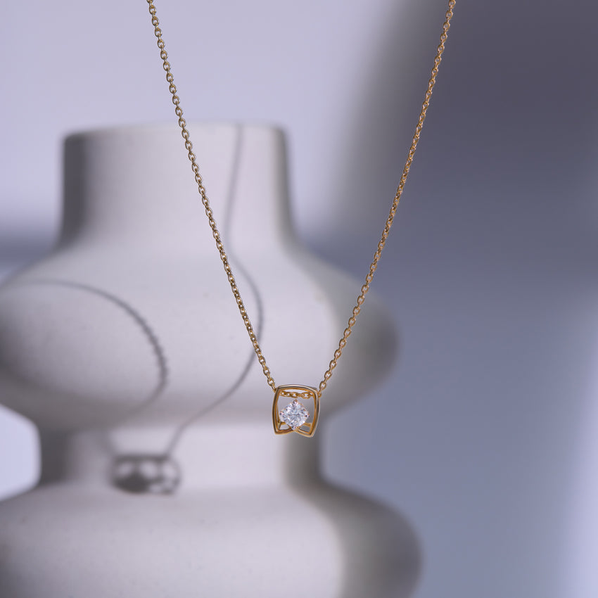 Unesse Solitaire Pendant