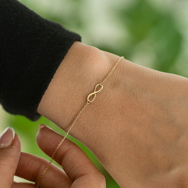 Minimalistic Infinity Gold Bracelet